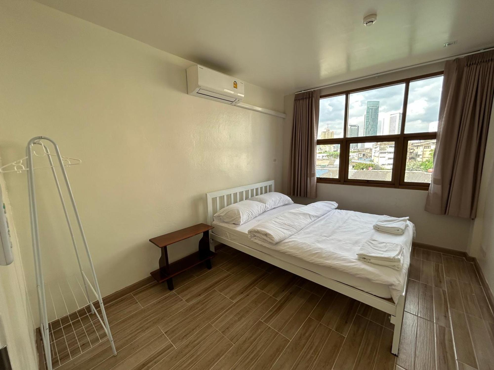 Krung Tone Hostel Bangkok Eksteriør billede