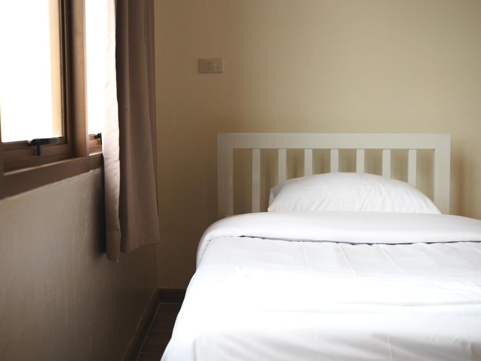 Krung Tone Hostel Bangkok Eksteriør billede