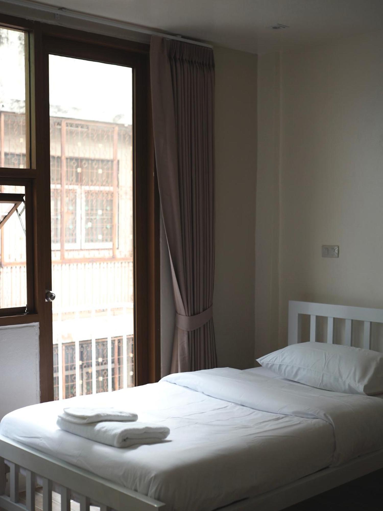 Krung Tone Hostel Bangkok Eksteriør billede