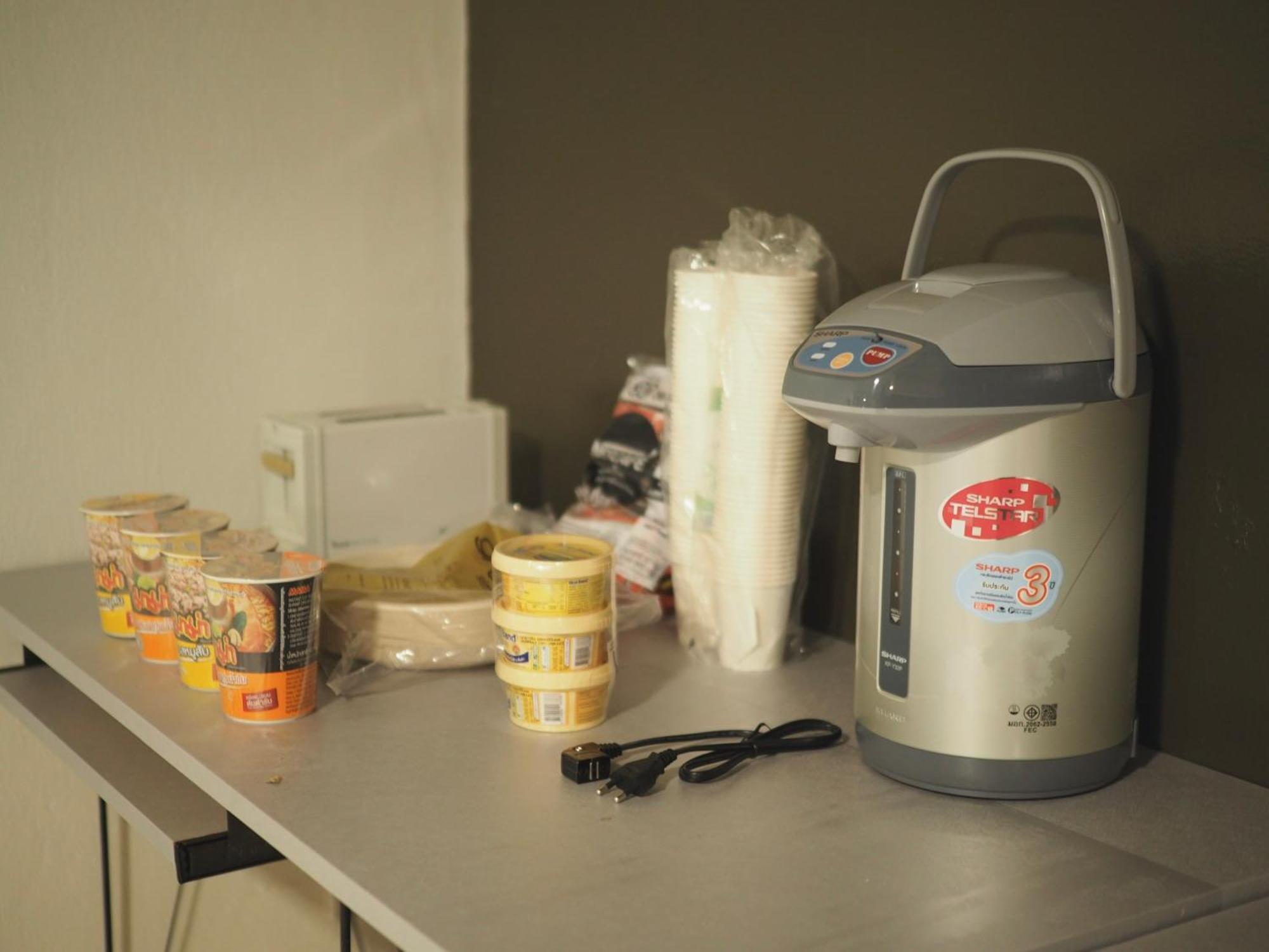 Krung Tone Hostel Bangkok Eksteriør billede